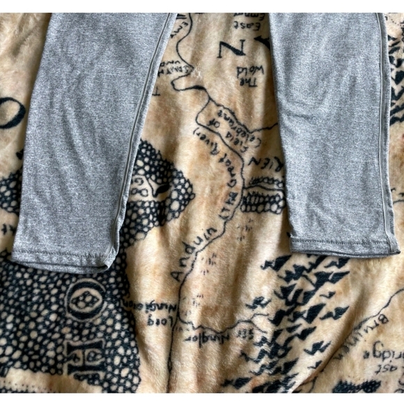 NWT Daisy Fuentes Size Medium Gray Athletic Leggings - Picture 6 of 8